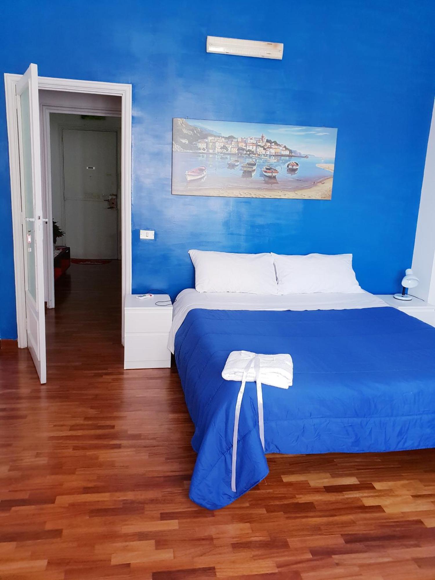 Bed & Breakfast Blue Crystal *