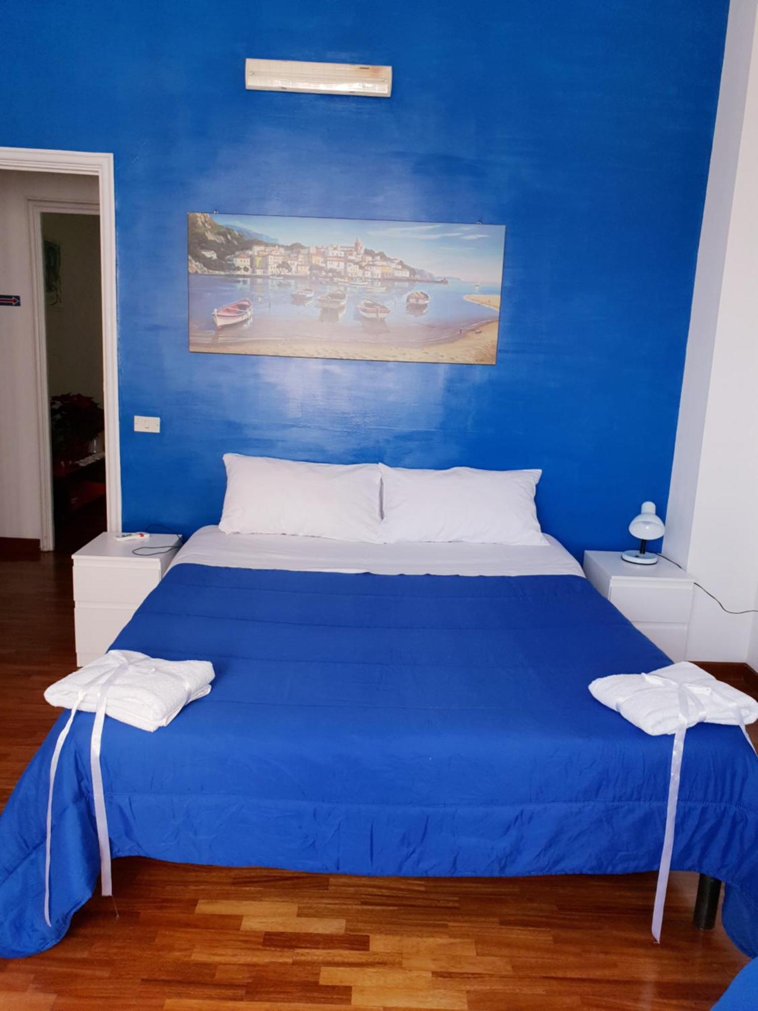 Bed & Breakfast Blue Crystal *